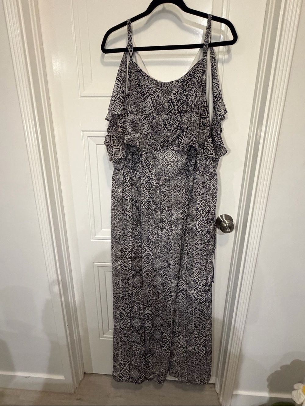 Torrid Size 4 Black White Cold Shoulder Ruffle Maxi Dress Boho